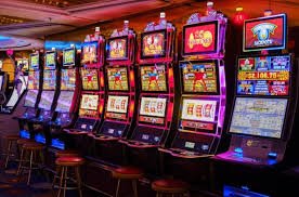 Pemain sedang menikmati taruhan sportsbook di mobile